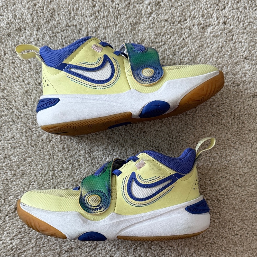 Nike Team Hustle D 11 SE Luminous Green